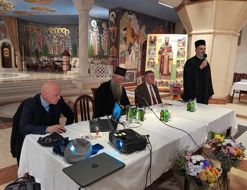 ПОДГОРИЦА, 10. ДЕЦЕМБРА /СРНА/ - Поводом 80 година од страдања великог народног збјега од Везировог до Зиданог моста, у крипти Саборног храма Христовог васкрсења у Подгорици одржава се округли сто на тему "Страдални пут од Везировог до Зиданог моста".