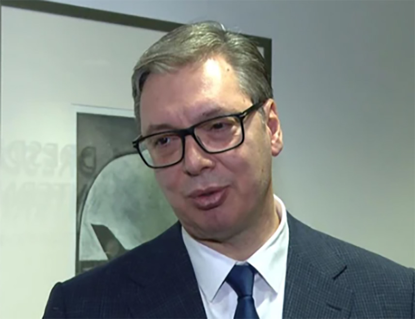 ФРАЈБЕРГ, 10. ДЕЦЕМБРА /СРНА/ - Предсједник Србије Александар Вучић изјавио је да српски народ више никада себи неће дозволити обојене револуције, те истакао да у Србији неће бити прелазне владе док је жив.