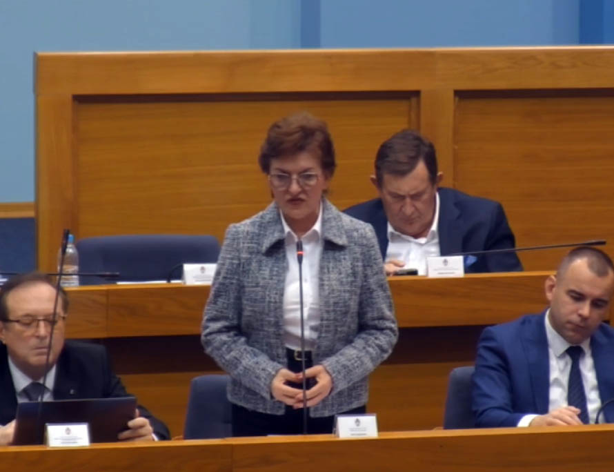 БАЊАЛУКА, 11. ДЕЦЕМБРА /СРНА/ - Министар финансија Републике Српске Зора Видовић рекла је да ће Српска из буџета по основу подстицаја привреди за нове технологије издвојити у наредној години 25,5 милиона КМ, те навела да дуг Српске не расте, како тврди опозиција, већ пада.