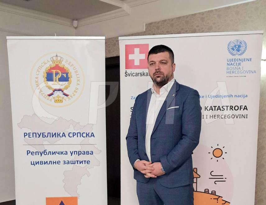 ИСТОЧНО САРАЈЕВО, 12. ДЕЦЕМБРА /СРНА/ - Циљ данашње конференције Платформе Републике Српске за смањење ризика од катастрофа у Источном Сарајеву јесте да се покрене процес израде стратешког документа о смањењу ризика од катастрофа, рекао је вршилац дужности директора Републичке управе цивилне заштите Борис Трнинић.