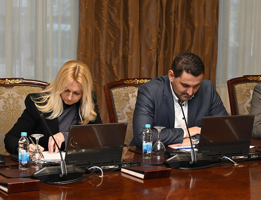 БАЊАЛУКА, 12. ДЕЦЕМБРА /СРНА/ - Влада Српске донијела је на данашњој сједници Уредбу о поступку додјеле средстава директне подршке Фонда солидарности Српске у области прерађивачке индустрије.