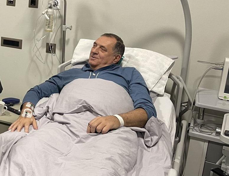 БАЊАЛУКА, 12. ДЕЦЕМБРА /СРНА/ - Здравствено стање предсједника Републике Српске Милорада Додика је добро, а постоперативни ток протиче према очекивању, саопштено је из Кабинета предсједника Републике.