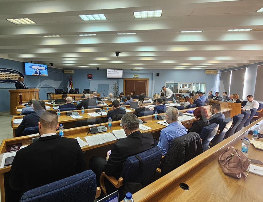 ПРИЈЕДОР, 26. ДЕЦЕМБРА /СРНА/ - Одборници Скупштине града Приједора усвојили су данас други ребаланс овогодишњег буџета у износу од 85.099.396 КМ и буџет за идућу годину од 82.440.800 КМ.