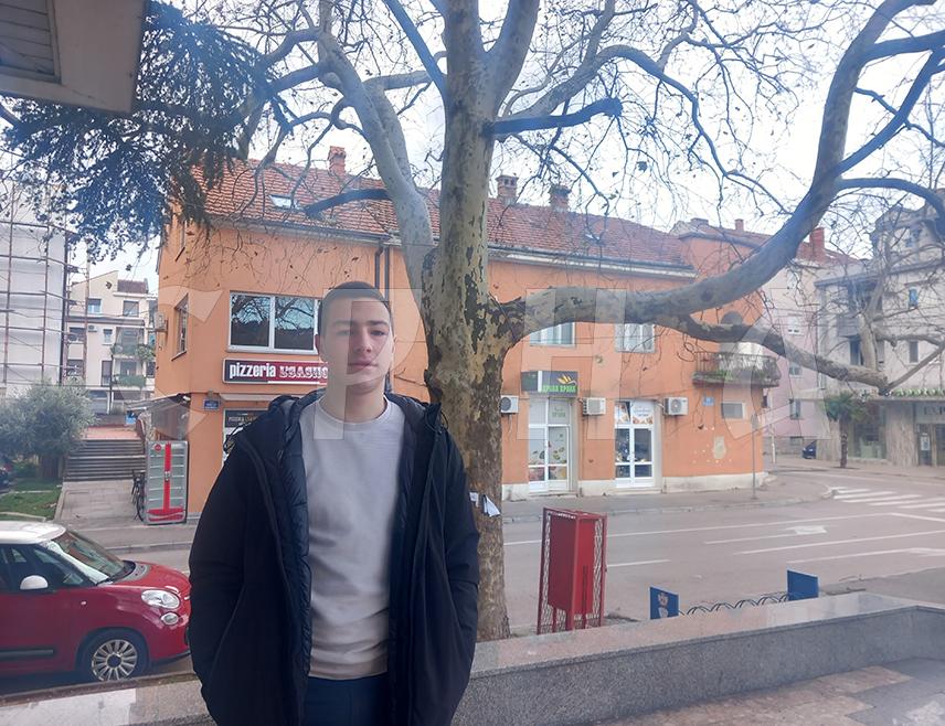 ТРЕБИЊЕ, 4. ЈАНУАРА /СРНА/ - Ученик четвртог разреда Гимназије "Јован Дучић" у Tребињу Саво Црногорчић од основне школе гаји љубав према физици и математици, а свој таленат доказао је на републичким такмичењима гдје је вишеструко награђиван, па је прави примјер како спој талента, рада и подршке доноси резултате.