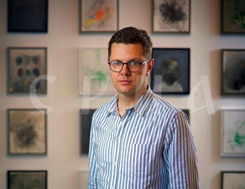 БЕОГРАД, 12. ЈАНУАРА /СРНА/ - Академски сликар Марко Кусмук, који излаже у престижним европским галеријама, прве сликарске кораке направио је на Палама, а породица и град у коме је одрастао и коме се са радошћу враћа формирали су му систем вриједности и поглед на свијет.