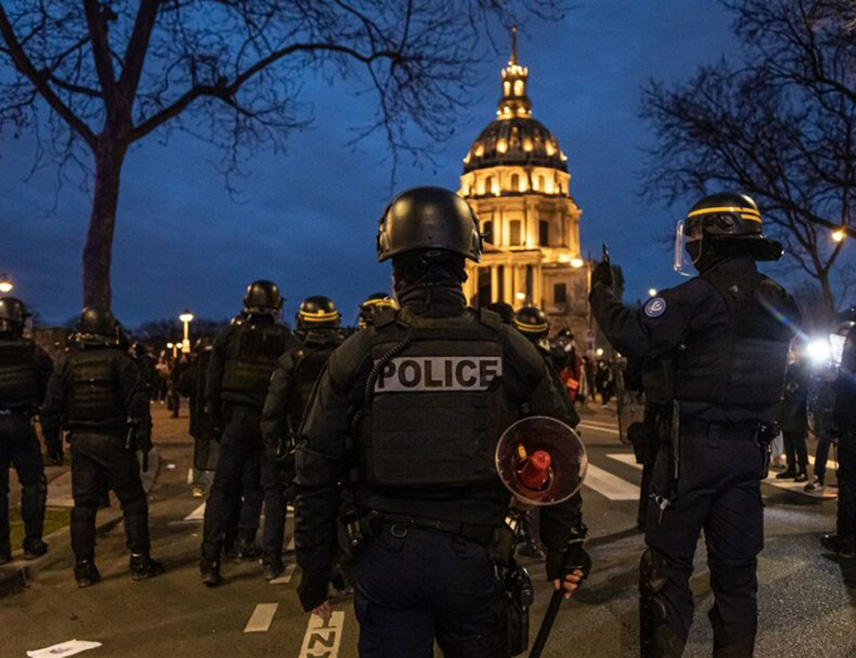 ПАРИЗ, 1. ЈАНУАРА /СРНА/ - Више од 130 људи приведено је у Паризу због нереда током новогодишње ноћи, јавили су француски медији, позивајући се на власти.