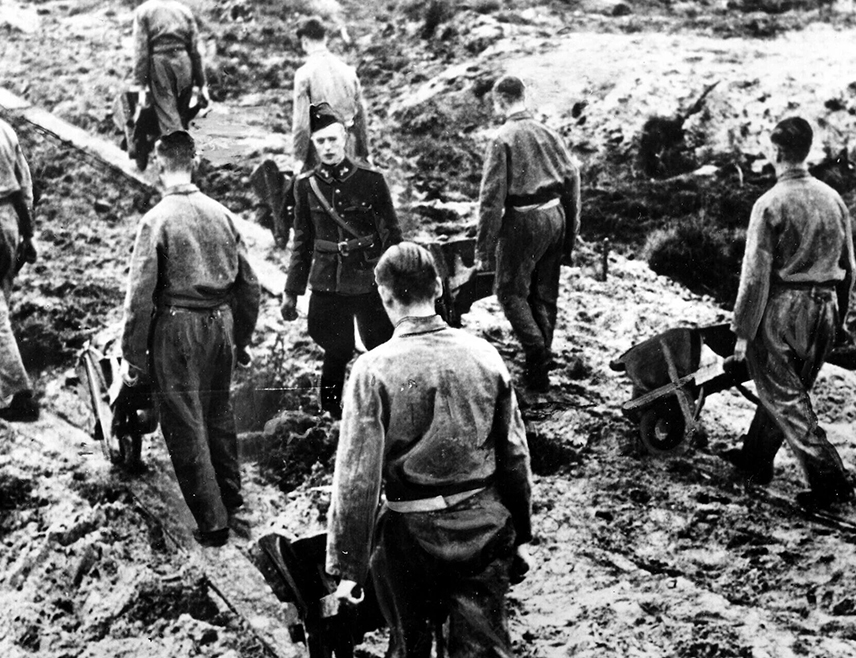 АМСТЕРДАМ, 2. ЈАНУАРА /СРНА-Ројтерс/ - Холандски пројекат под називом "Рат на суду" објавио је списак са готово пола милиона осумњичених нацистичких колаборациониста из времена Другог свјетског рата након истека закона који је ограничавао јавни приступ архиви.