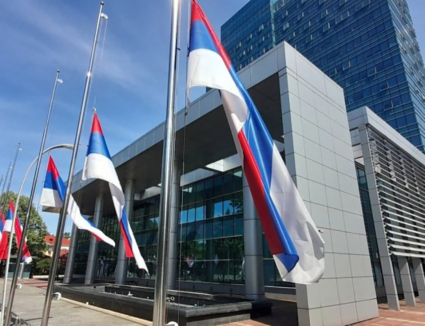 БАЊАЛУКА, 3. ЈАНУАРА /СРНА/ - У Републици Српској данас је дан жалости због страдања невиних грађана на Цетињу у Црној Гори, одлучила је Влада Српске на телефонској сједници.