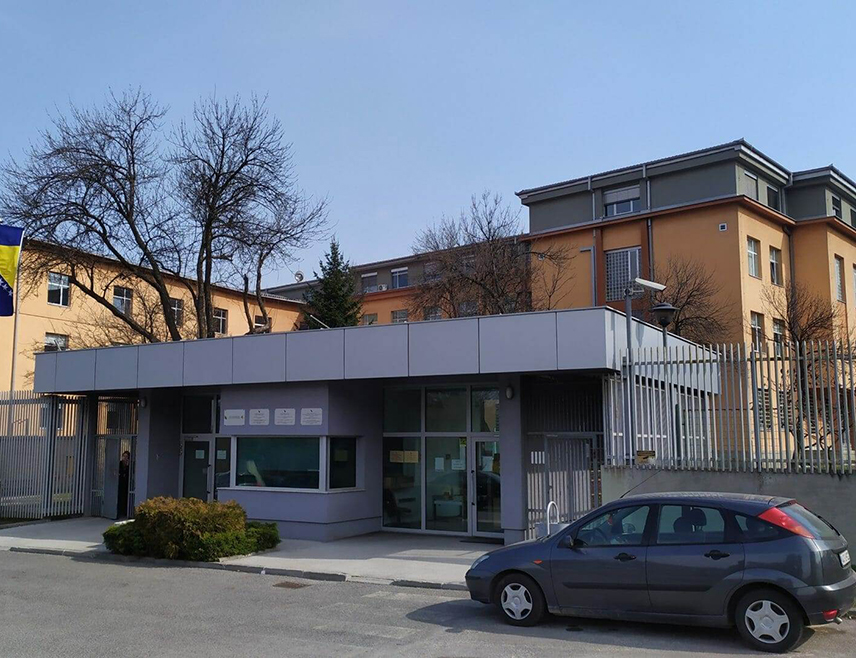 САРАЈЕВО, 3. ЈАНУАРА /СРНА/ - Тужилаштво БиХ подигло је оптужницу против Фикрета Превљака и још девет лица због сумње да су починили ратне злочине над Србима у сарајевским насељима Храсница, Бутмир и Соколовић колонија.