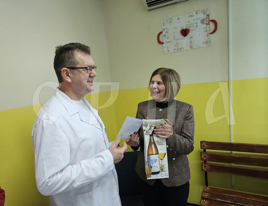 УГЉЕВИК, 3. ЈАНУАРА /СРНА/ - Дом здравља у Угљевику финансијски је позитивно пословао 2024. годину, изјавила је директор ове здравствене установе Цвјетана Драгоњић.