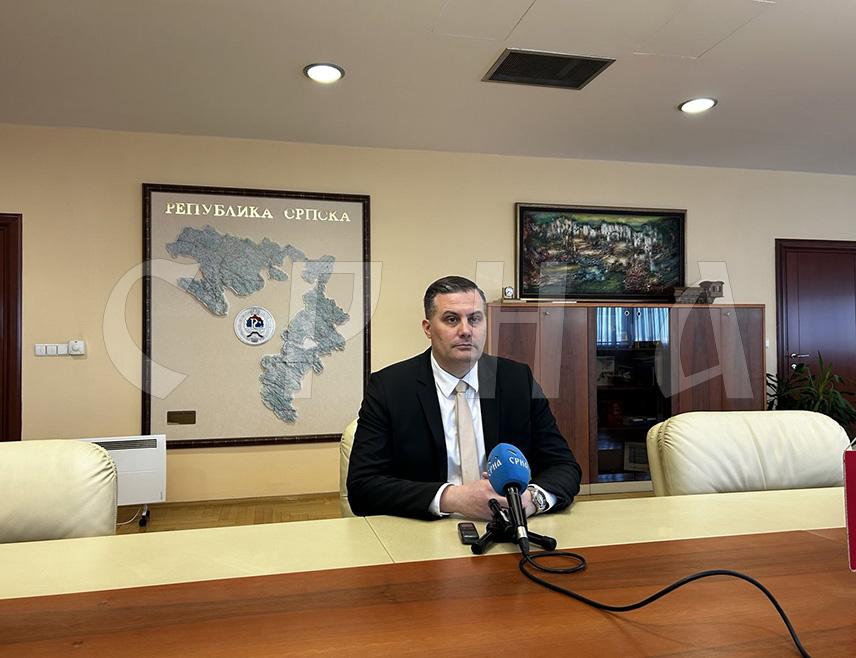 БАЊАЛУКА, 4. ЈАНУАРА /СРНА/ - У Републици Српској је различитим пројектима у области енергетске ефикасности санирано 79 јавних зграда у школству, здравству, спорту и јавној управи, изјавио је Срни министар за просторно уређење, грађевинарство и екологију Републике Српске Бојан Випотник.