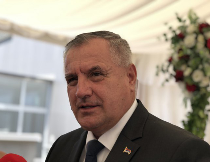 БАЊАЛУКА, 4. ЈАНУАРА /СРНА/ - Предсједник Владе Републике Српске Радован Вишковић сутра ће у братуначком селу Кравица присуствовати обиљежавању 32 године од страдања Срба у том мјесту.