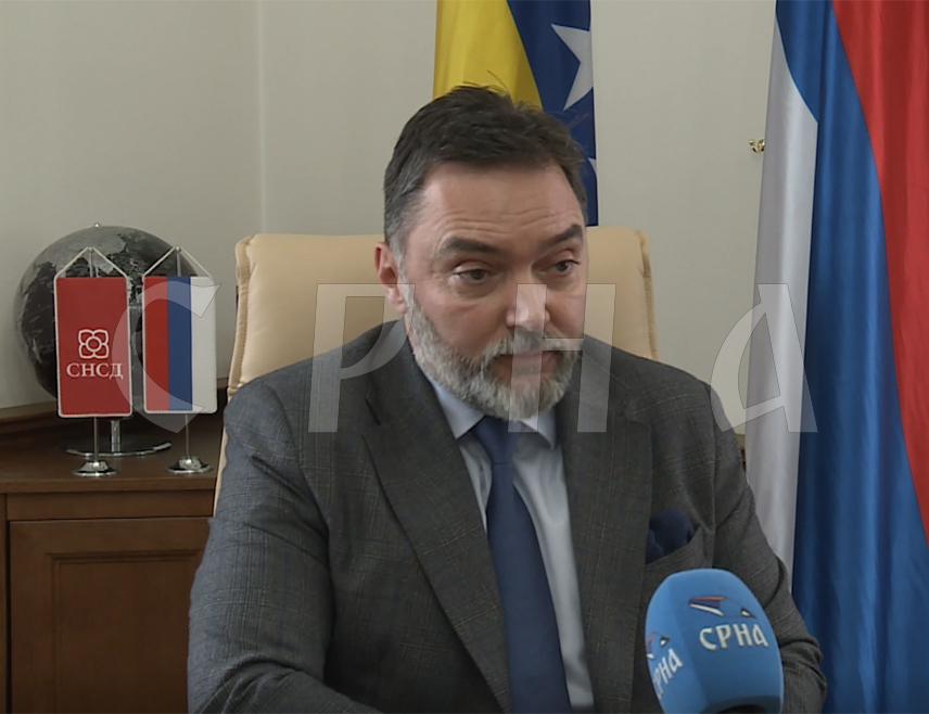 ИСТОЧНО САРАЈЕВО, 5. ЈАНУАРА /СРНА/ - Замјеник предсједавајуће Савјета министара Сташа Кошарац истакао је данас да је Република Српска највећа побједа српског народа у 20. вијеку и да ће и ове године бити достојанствено обиљежен њен рођендан.