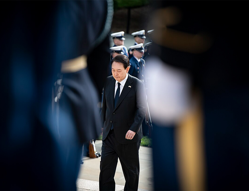 СЕУЛ, 7. ЈАНУАРА /СРНА-Ројтерс/ - Суд у Јужној Кореји обновио је налог за хапшење смијењеног јужнокорејског предсједника Јун Сук Јеола, саопштила је државна агенција за истраге у вези са корупцијом.