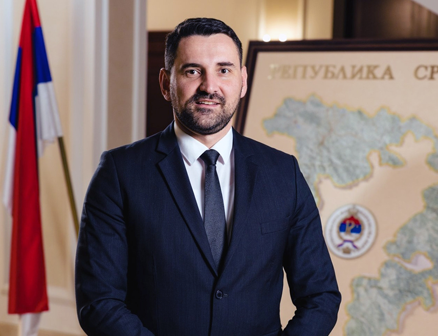 БАЊАЛУКА, 8. ЈАНУАРА /СРНА/ - Министар за европске интеграције и међународну сарадњу Републике Српске Златан Клокић истакао је да ће Српска наставити с традиционалним обиљежавањем 9. јануара - Дана свог настанка у земљи и иностранству, као и у земљама у којима има своја представништва.