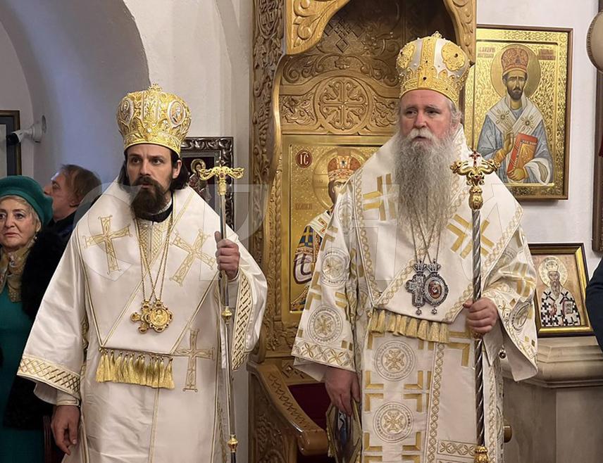 ПОДГОРИЦА, 8. ЈАНУАРА /СРНА/ - Његово високопреосвештенство митрополит црногорско-приморски  Јоаникије служио је на дан Сабора Пресвете Богородице Свету архијерејску литургију у цетињском манастиру, указујући да су  ови божићни дани прослављени тихо због превелике жалости која је задесила Цетиње, гдје су и дјеца страдала због безумља једног човјека.