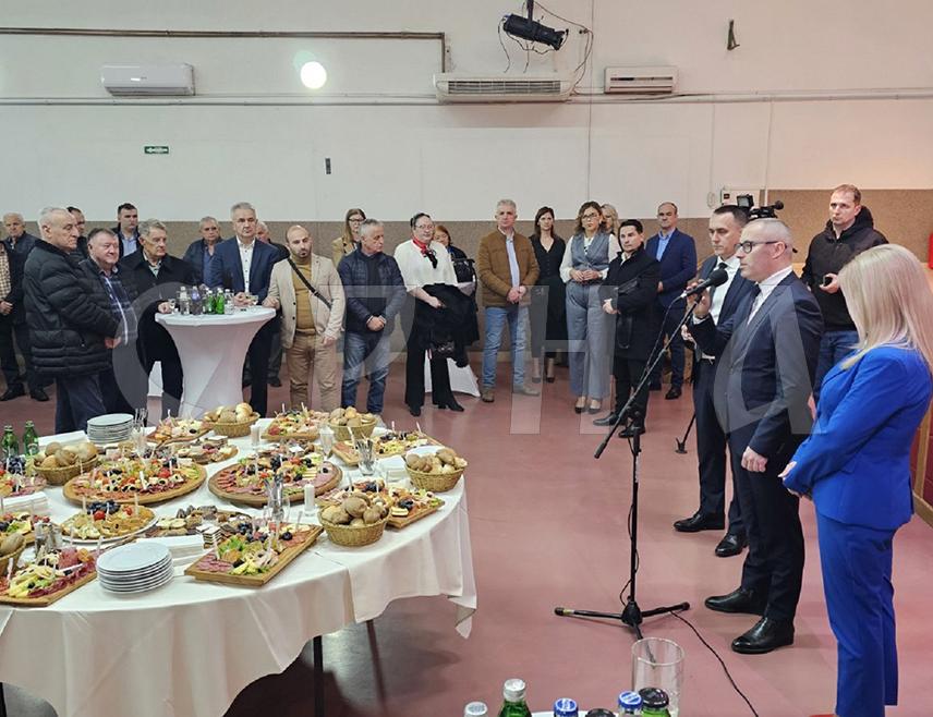 ПРЊАВОР, 8. ЈАНУАРА /СРНА/ - Руководство града Прњавора уприличило је данас у Центру за културу и туризам пријем поводом 9. јануара - Дана Републике.