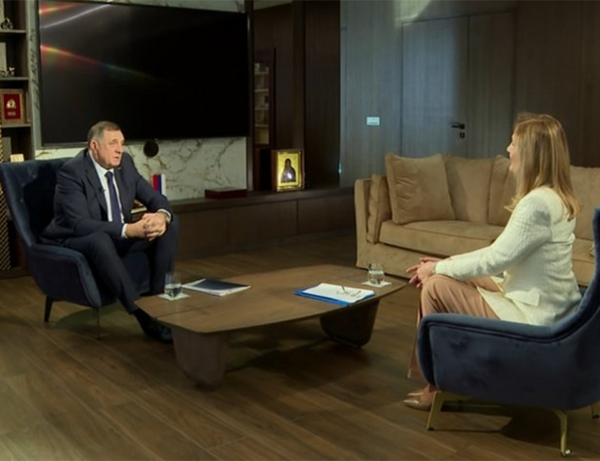 БАЊАЛУКА, 8. ЈАНУАРА /СРНА/ - Предсједник Републике Српске Милорад Додик вјерује, како је рекао, да ће најнижа плата у Српској остати 900 КМ за једноставније послове, да би за средњу стручну спрему требало да буде повећана на 1.000, а за високу на 1.200 КМ, истакавши да то још није договорено.