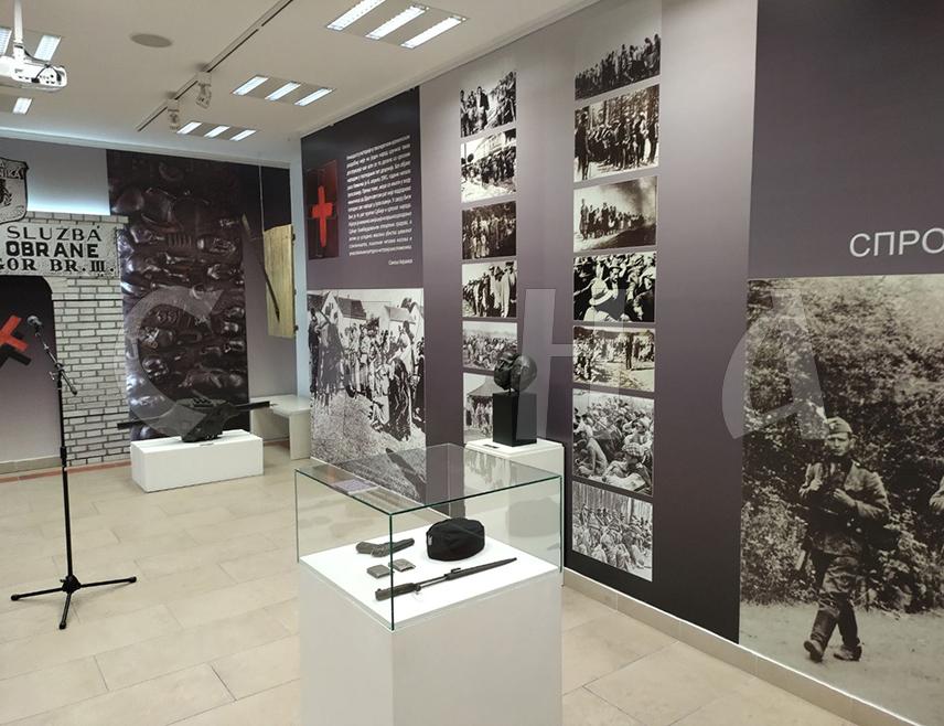 БАЊАЛУКА, 8. ЈАНУАРА /СРНА/ - Министар просвјете и културе Републике Српске Жељка Стојичић отворила је вечерас у Бањалуци изложбу "Јасеновац - 80 година од пробоја логораша", поводом обиљежавања 9. јануара - Дана Републике Српске.