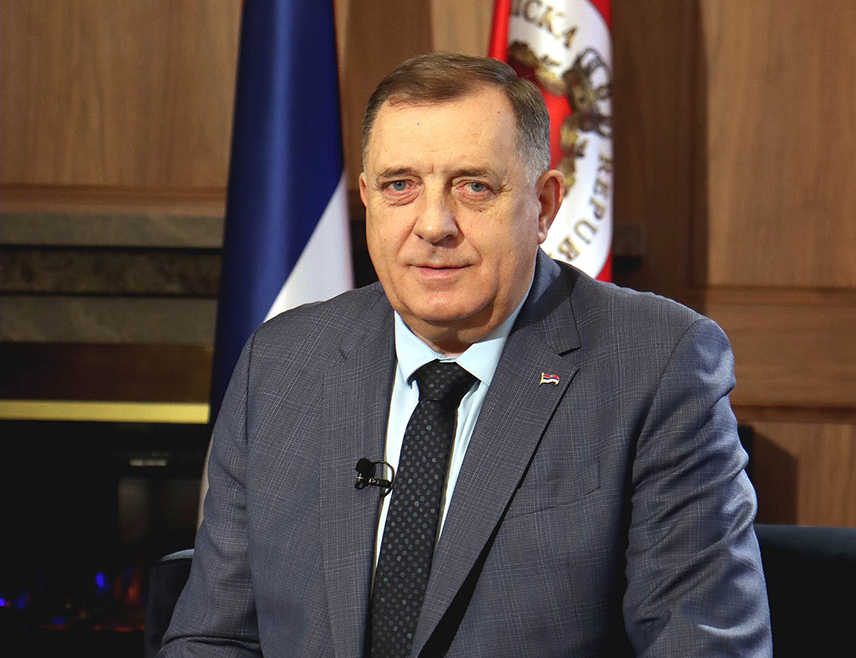 БАЊАЛУКА, 9. ЈАНУАРА /СРНА/ - Предсједник Републике Српске Милорад Додик поручио је да Република Српска данас слави свој суверенитет, идентитет и традицију и да не пристаје да буде ничија колонија јер је рођена за вјечност.