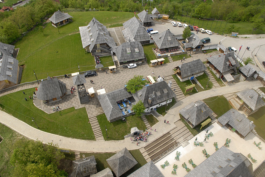 БЕОГРАД, 9. ЈАНУАРА /СРНА/ - Филмски фестивал "Кустендорф" биће одржан од 22. до 25. јануара на Мећавнику.