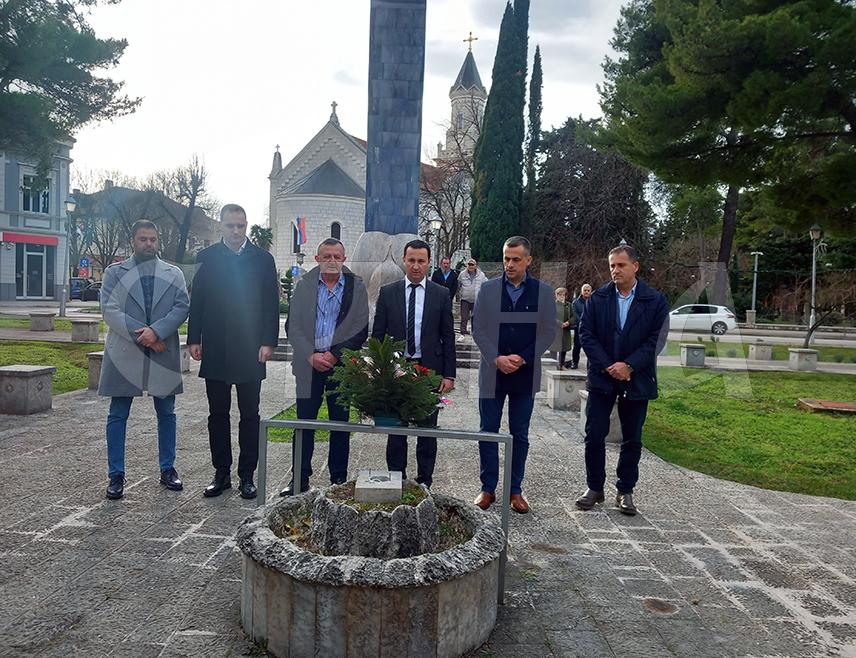 ТРЕБИЊЕ, 9. ЈАНУАРА /СРНА/ - Градоначелник Требиња Мирко Ћурић изразио је велику захвалност свим борцима који су се борили за Републику Српску и истакао да је у Српској, упркос све већим притисцима, све већа слога.