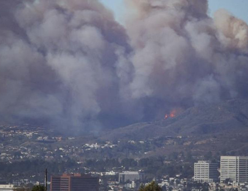 ЛОС АНЂЕЛЕС, 10. ЈАНУАРА /СРНА - РИА Новости/ - Прелиминарна процјена након шумских пожара у и око Лос Анђелеса показала је да је вриједност нанесене штете између 135 и 150 милијарди долара, саопштио је пи-ар менаџер агенције "Акуведер" Бил Водел.