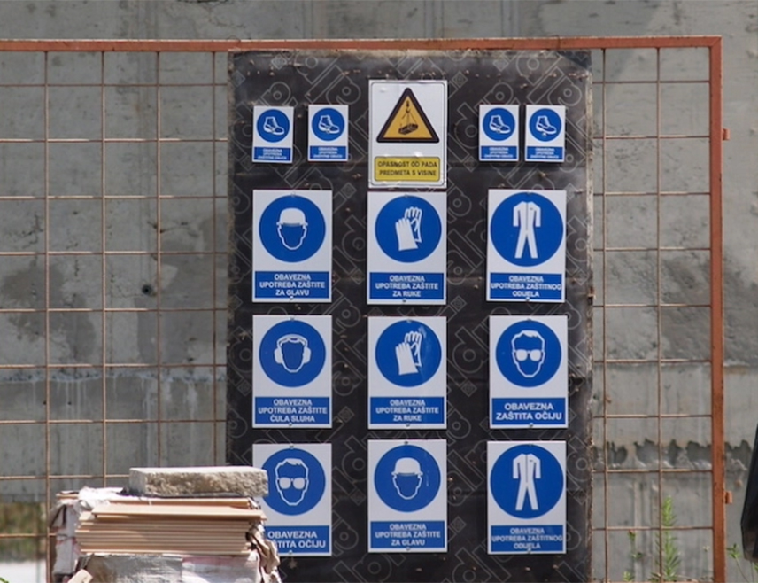 ПРИЈЕДОР, 10. ЈАНУАРА /СРНА/ - Лице чији су иницијали М.М. из Приједора осумњичено је да се, као власник приједорског грађевинског предузећа, при изградњи пословно-стамбеног објекта у овом граду, није придржавало прописа о заштити на раду због чега је тешко повријеђен радник, саопштено је данас из Полицијске управе Приједор.