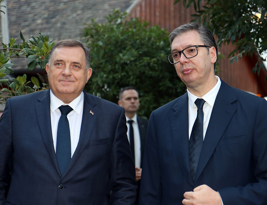 БАЊАЛУКА, 10. ЈАНУАРА /СРНА/ - Предсједник Републике Српске Милорад Додик захвалио је предсједнику Србије Александру Вучићу на честиткама поводом Дана Републике Српске, истакавши да је сваки грађанин Српске захвалан на подршци и политикама које обједињују национално и полититичко биће јединства српског народа.