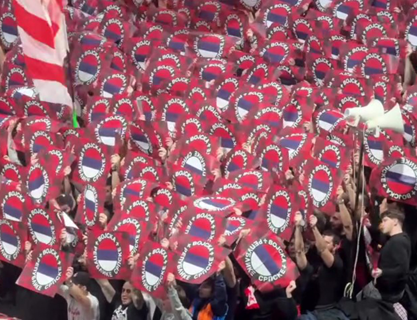 БЕОГРАД, 10. ЈАНУАРА /СРНА/ - Заставе Војске Републике Српске истакнуте су вечерас на кошаркашкој утакмици између Црвене звезде и Париза, која се игра у Београду.