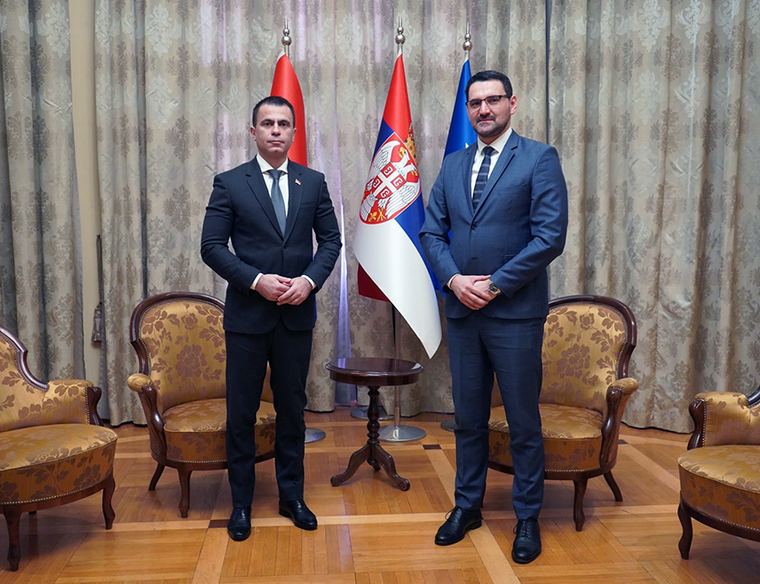 БЕОГРАД, 11. ЈАНУАРА /СРНА/ - Министар без портфеља у Влади Србије задужен за дијаспору Ђорђе Милићевић и министар за европске интеграције и међународну сарадњу Републике Српске Златан Клокић истакли су данас да је Меморандум о сарадњи, који је потписан на Свесрпског сабору, омогућио дефинисање заједничких интереса и интензивирање активности усмјерених ка очувању националног јединства и културног идентитета српског народа.