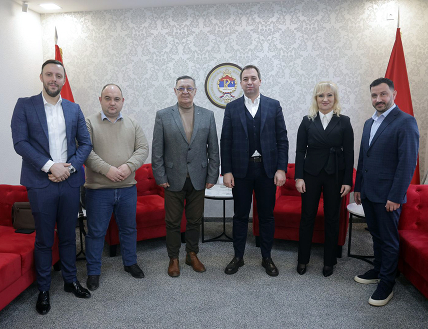 БАЊАЛУКА, 11. ЈАНУАРА /СРНА/ - Општински одбори ДЕМОС-а у Српцу и НДП-а у Челинцу приступили су данас Социјалистичкој партији Српске /СПС/.