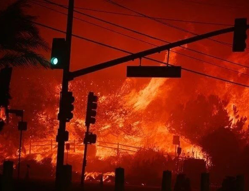 ЛОС АНЂЕЛЕС, 12. ЈАНУАРА /СРНА/ - Број жртава пожара у округу Лос Анђелеса повећан је на 16, док се 13 особа води као нестало, јавља Би-Би-Си.