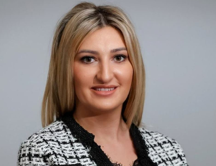НОВИ ГРАД, 14. ЈАНУАРА /СРНА/ - Просвјетни радници имају веома значајну улогу у друштву, они су узори ученицима и треба да шаљу поруку да се труд и рад исплате, да је знање моћ, рекла је професор физике и математике у Основној школи "Вук Караџић" у Новом Граду Валентина Бановић Клисара, добитник Светосавске награде.