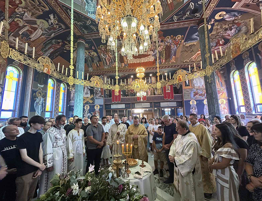 АДЕЛАЈД, 12. ЈАНУАРА /СРНА/ - У граду Аделајд у Аустралији ове године је први пут обиљежен Дан Републике Српске у присуству више од 200 Срба.