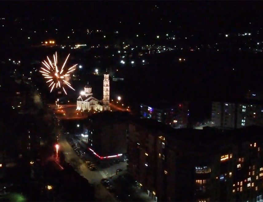 ДОБОЈ, 13. ЈАНУАРА /СРНА/ - Добојлије ће православну Нову годину дочекати на отвореном у Парку народних хероја, а у Петрову, Станарима и Теслићу у затвореним објектима.