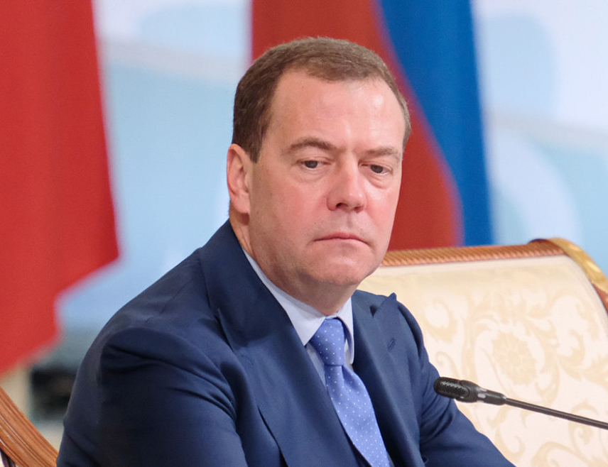 МОСКВА, 13. ЈАНУАРА /СРНА - РИА Новости/ - Разматрање "њемачког сценарија" за рјешавање украјинског питања није вјероватно, пошто нико неће озбиљно разматрати опцију да нуклеарна сила врши било какве уступке Кијеву, истакао је замјеник предсједавајућег Савјета безбједности Русије Дмитриј Медведев.