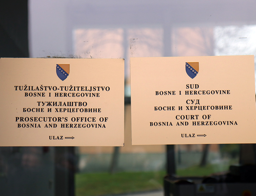 САРАЈЕВО, 13. ЈАНУАРА /СРНА/ - На суђењу Атифу Дудаковићу и другима оптуженим за злочине над Србима у више крајишких општина, вјештак Тужилаштва БиХ презентовао је налазе са ексхумације и идентификације 18 жртава.