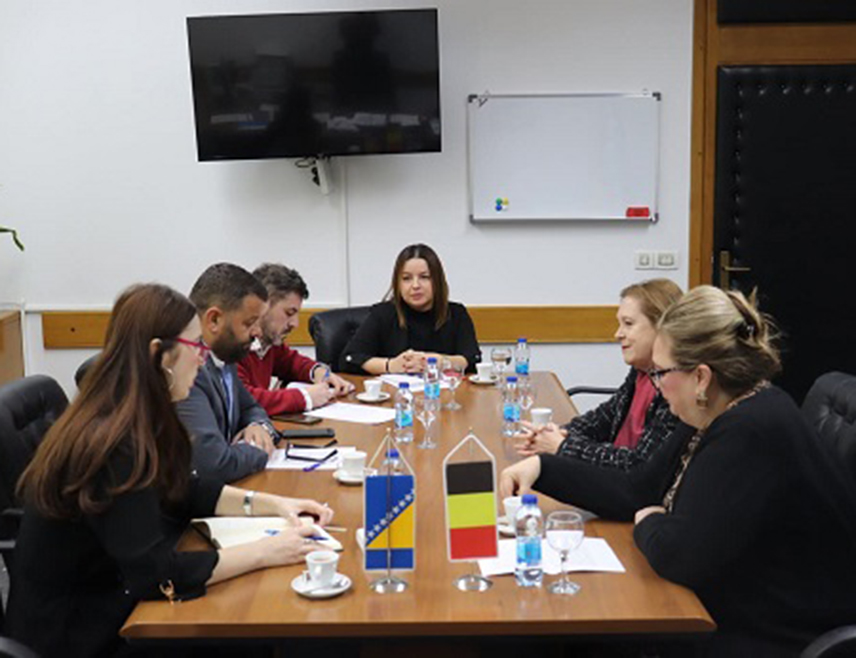 САРАЈЕВО, 13. ЈАНУАРА /СРНА/ - Министар за људска права и избјеглице у Савјету министара Севлид Хуртић и амбасадор Белгије у БиХ Кристин Детаил изразили су заједничку опредијељеност за борбу против родно заснованог насиља, јачање слободе асоцијација и медија, те унапређење права дјетета у БиХ.