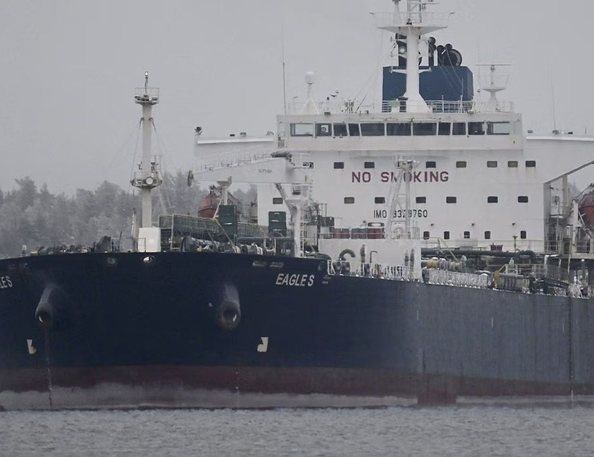 ЛОНДОН, 13. ЈАНУАРА /СРНА/ - Најмање 65 нафтних танкера усидрило се на више локација, укључујући обале Кине и Русије, од када су САД објавиле нови пакет санкција 10. јануара, показали су данашњи подаци о праћењу бродова.