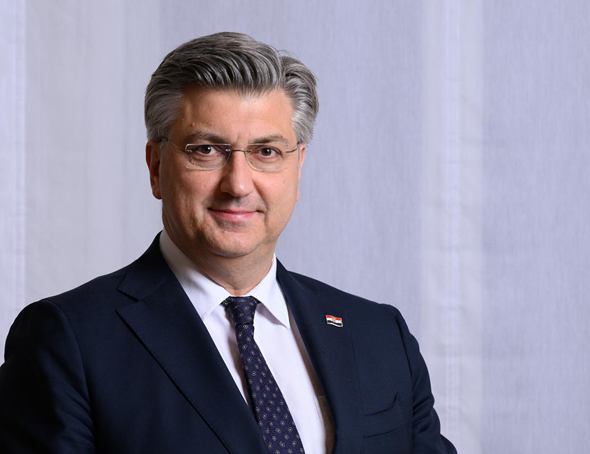 ЗАГРЕБ, 13. ЈАНУАРА /СРНА/ - Предсједник Владе Хрватске Андреј Пленковић и предсједник Хрватског сабора Гордан Јандроковић неће ићи на инаугурацију предсједника Зорана Милановића, одлучено је на сједници Предсједништва и Националног одбора ХДЗ-а.