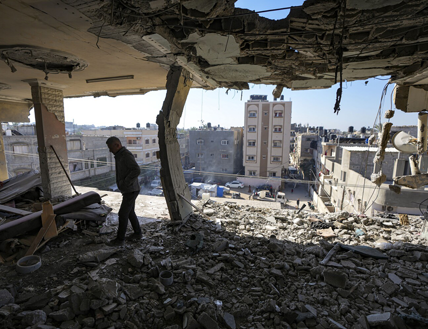 ГАЗА, 13. ЈАНУАРА /СРНА/ - Пет израелских војника доби између 19 и 23 године погинуло је у борбама на сјеверу Појаса Газе, а осам је тешко рањено, саопштила је војска.