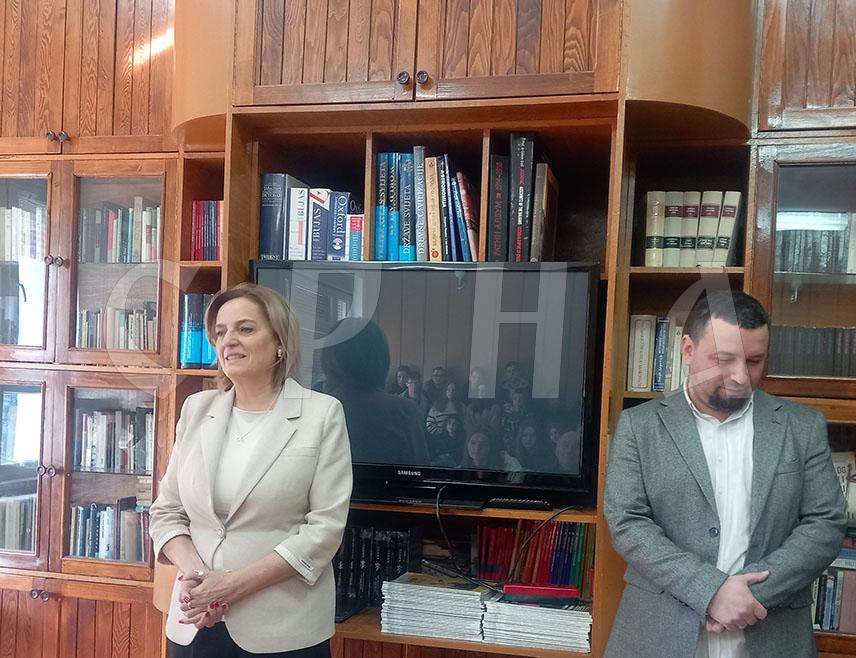 ТРЕБИЊЕ, 14. ЈАНУАРА /СРНА/ - У Гимназији "Јован Дучић" у Tребињу данас је отворена Зимска школа физике која је окупила 50 основаца и средњошколаца из Републике Српске и Србије.