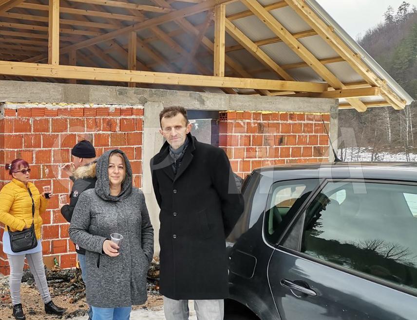 ДОБОЈ, 14. ЈАНУАРА /СРНА/ - Протјерани Срби из Горње Бријеснице и тог дијела Озрена данас су на молитвишту прославили Мали Божић и од прољећа најавили масовнији повратак и обнову вјековних огњишта.