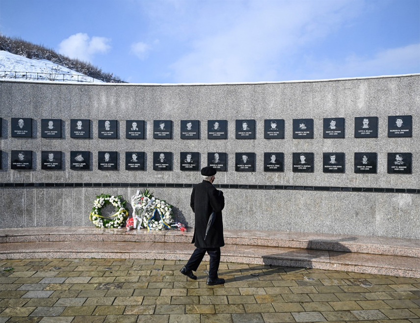 КОСОВСКА МИТРОВИЦА, 15. ЈАНУАРА /СРНА/ - У селу Рачак код Урошевца на Косову и Метохији на данашњи дан прије 26 година догодио се оружани сукоб српске полиције и припадника албанских терористичких формација, такозване ОВК.