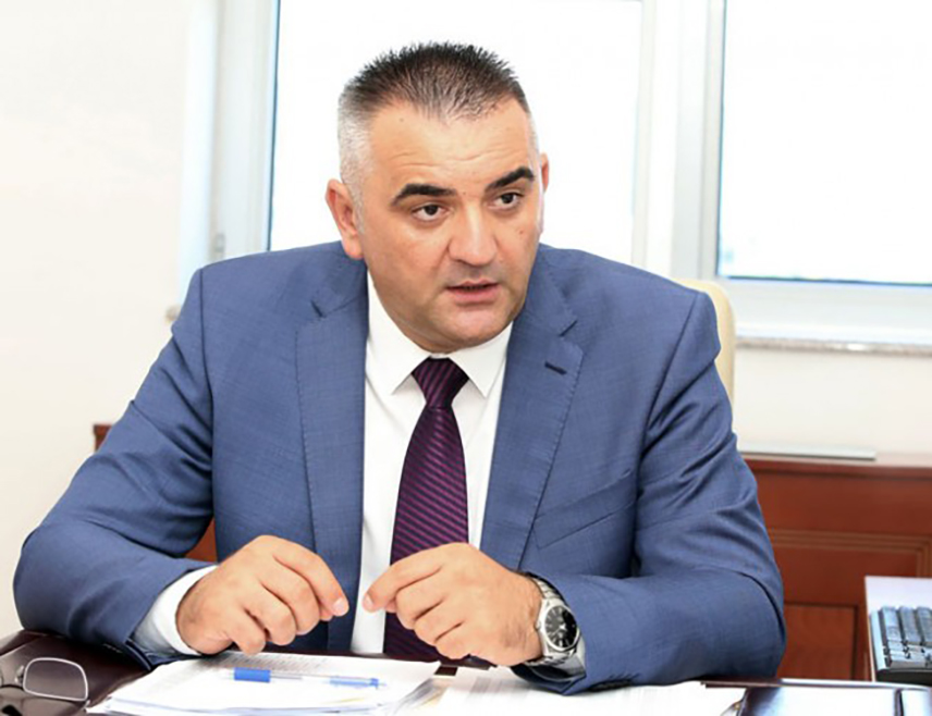 БАЊАЛУКА, 15. ЈАНУАРА /СРНА/ - Министар пољопривреде, шумарства и водопривреде Републике Српске Саво Минић одржаће у петак, 17. јануара, у Бањалуци конференцију за новинаре о ситуацији у "Шумама Српске".