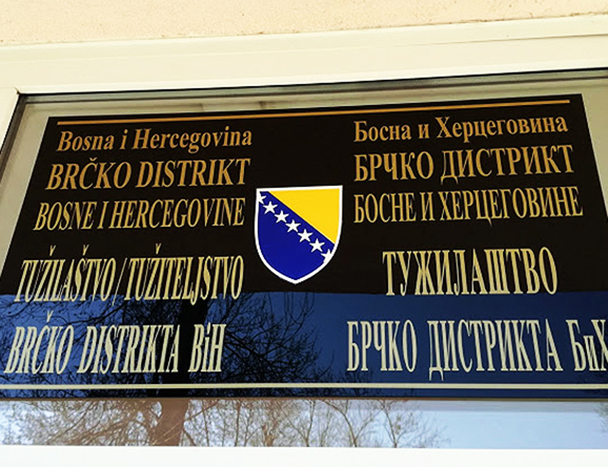 БРЧКО, 15. ЈАНУАРА /СРНА/ - Основни суд Брчко дистрикта потврдио је оптужницу против 11 лица због подмићивања на локалним изборима прошле године, саопштено је данас из Tужилаштва дистрикта.