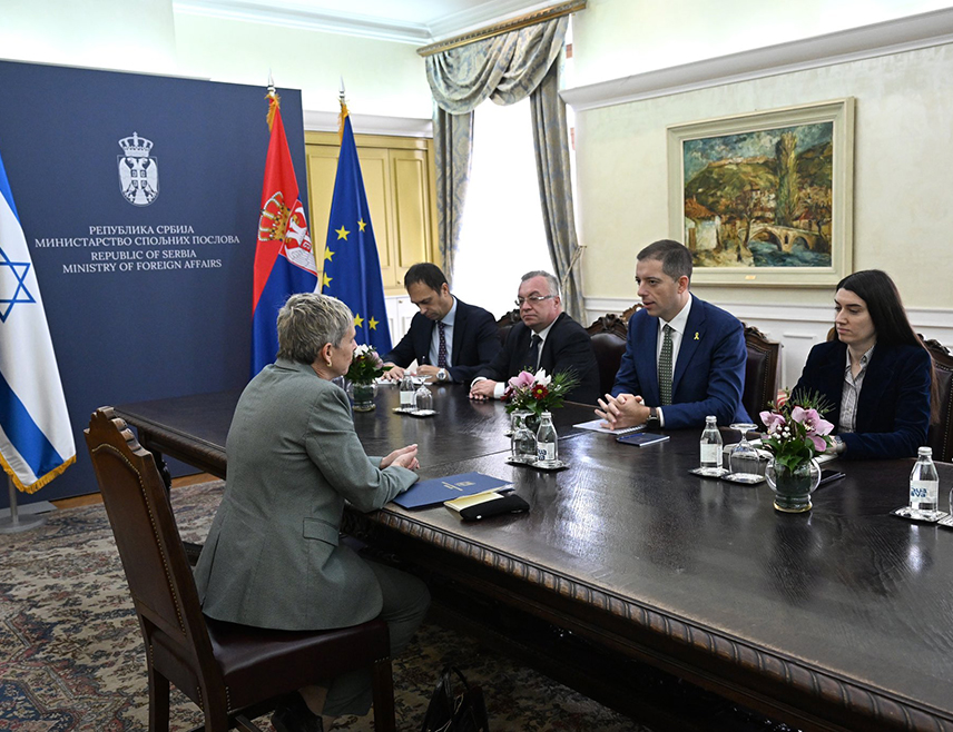 БЕОГРАД, 15. ЈАНУАРА /СРНА/ - Министар спољних послова Србије Марко Ђурић указао је на састанку са амбасадором Израела Авивит Бар-Илан да је Србија у до сада најтежој ситуацији када је ријеч о Косову и Метохији јер Срби на том подручју трпе директан притисак и ускраћена су им основна људска права.