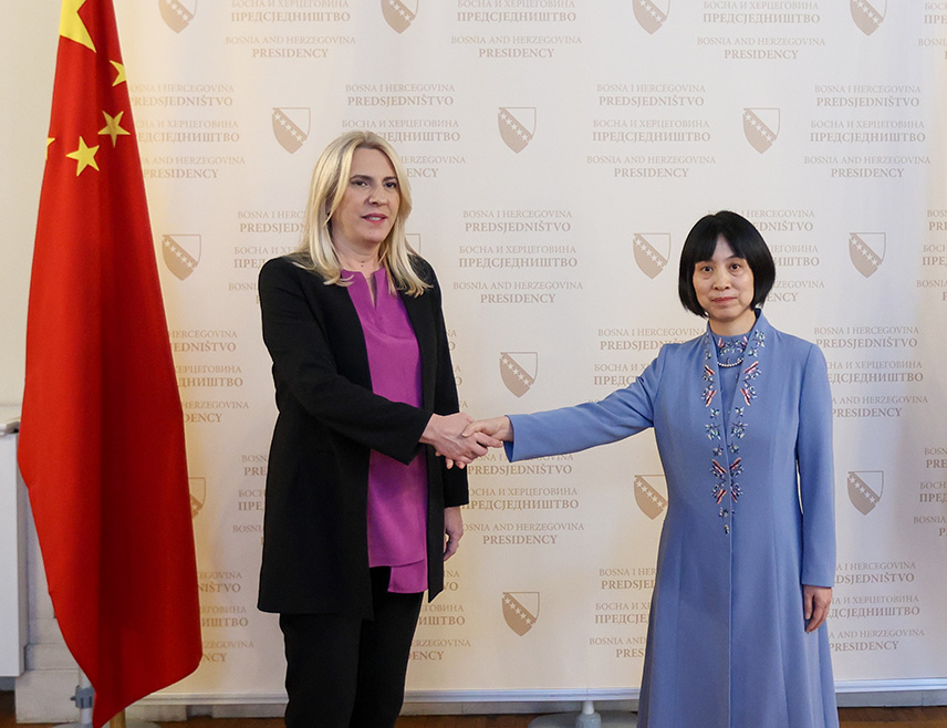 САРАЈЕВО, 15. ЈАНУАРА /СРНА/ - Српски члан и предсједавајућа Предсједништва БиХ Жељка Цвијановић нагласила је да постоји обострани интерес да пријатељски односи БиХ и Кине допринесу јачању економских односа, изразивши пуну опредијељеност за сарадњу у конкретним пројектима на пољу енергетике, инфраструктуре, заштите околине, туризма и другим областима.