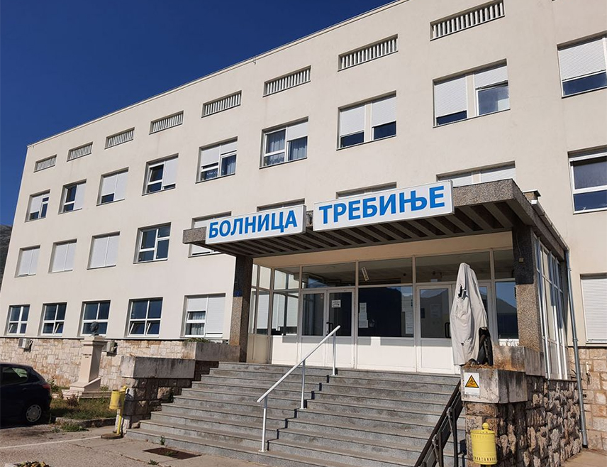 TРЕБИЊЕ, 16. ЈАНУАРА /СРНА/ - Малољетни возач мопеда преминуо је у Болници у Требињу усљед повреда задобијених у саобраћајној несрећи у овом граду, потврђено је Срни у требињској Полицијској управи.